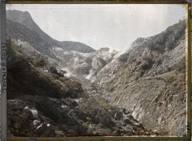 Image représentant Solfatares de la vallée d'Owakudani ("Vallée des Grandes Eaux Chaudes") ou Ojigoku ("Grand Enfer")