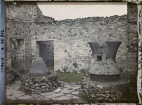 Image représentant Meules à grains d'une pistrina (boulangerie)