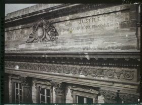 Image représentant Le fronton de l'actuel Tribunal de Grande instance, 10 rue du Palais