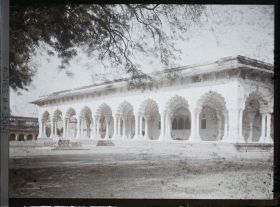 Image représentant La salle des audiences publiques (Diwan-i-Am) dans le fort Rouge (Lal Qila)