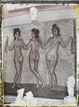 Image représentant Le musée, mosaïque représentant les Trois Grâces