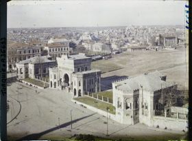 Image représentant Turquie, Constantinople, Panorama vers la Mosquée Mehmet et Chah-Zadé et le Ministère de la Guerre
