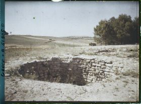 Image représentant Une citerne (près du palais sans doute)