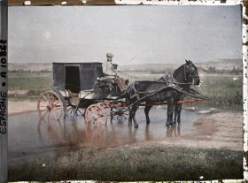 Image représentant Espagne, d'Astorga à Léon, Au passage d'une acequia d'irrigation près de l'Hopital de Orbigo : notre voiture dans l'eau