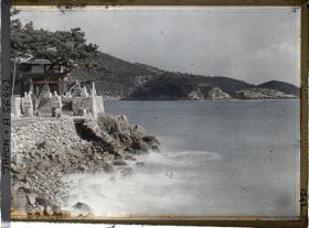 Image représentant Sanctuaire dédié à Inari sur le littoral de la mer intérieure