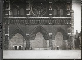 Image représentant Portails de Notre-Dame de Paris protégée contre les bombardements