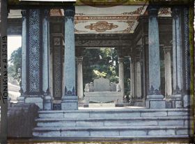 Image représentant Une vue intérieure du monument funéraire d'un grand mandarin