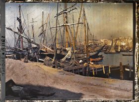 Image représentant Bateaux amarrés, sur la rive droite au sud de la Corne d'Or