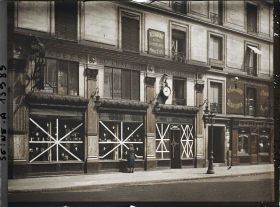Image représentant Vitrines de magasins protégées contre les bombardements rue de la Reynie