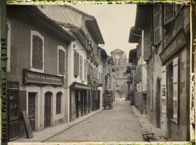 Image représentant France , St Jean-Pied de Port, La Rue Principale et l'Eglise