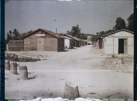 Image représentant France, Vailly, Rue de maisons provisoires