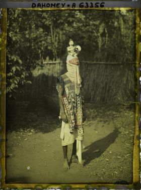 Image représentant Danseur avec le masque " Onigangan " (joueur de tam-tam)