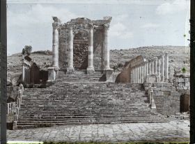 Image représentant Algérie, Djemila, Le Grand Temple de Face