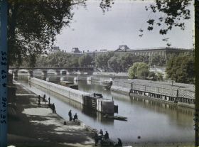 Image représentant Le barrage de la Monnaie, le pont des Arts et le Louvre, depuis le quai de Conti