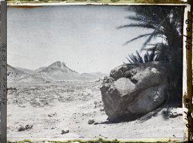 Image représentant Les environs du lac avec au fond, les pitons de marne verte