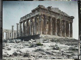 Image représentant Sur l'Acropole, le Parthénon. Vue d'ensemble (avec la colonnade extérieure), du côté ouest