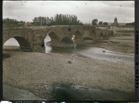 Image représentant Espagne, de Léon à Astorga, Le Pont vu de la rive gauche en amont.