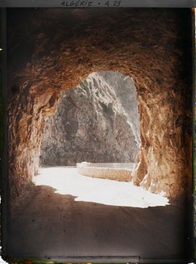 Image représentant Tunnel de la route en corniche