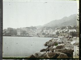 Image représentant Vue de la ville depuis le port