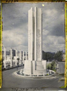 Image représentant L'Exposition Coloniale Internationale de 1931, la fontaine de la porte d'honneur