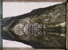 Image représentant Le jardin Omsberg, à Tokke au bord du lac Byrtevatn