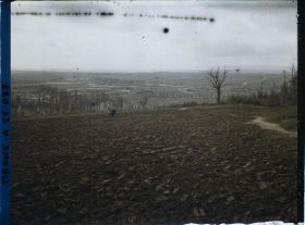 Image représentant France, Brimont, Terres labourées au flanc de la Colline du fort