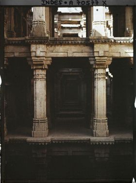 Image représentant Galeries souterraines du puits de Dada Hari Vav (puits souterrain à escaliers)