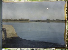 Image représentant Les palmeraies le long du Chatt al' Arab au lever du soleil
