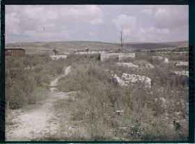 Image représentant France, Bras, Les ruines du Village, vue prise vers l'Est
