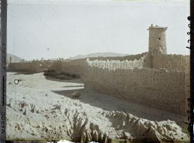 Image représentant Tour de garde et mur de cloture d'un jardin