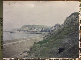Image représentant Falaise de la Bonne Vierge et aiguille de la Poissonnerie (?)