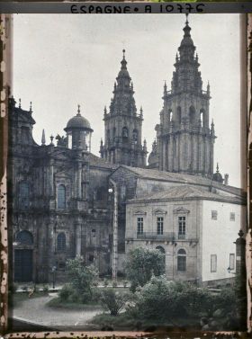 Image représentant Espagne, Santiago de Compostela, Vue prise aussi du nord sur les 2 tours de la façade de la Cathédrale