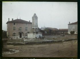 Image représentant France, Neuvilly, Place de l'Eglise