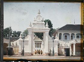 Image représentant Une entrée du Palais royal