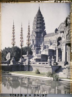 Image représentant L'Exposition Coloniale Internationale de 1931, le grand escalier du temple d'Angkor Vat