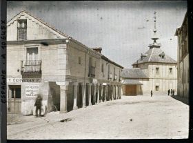 Image représentant Espagne, Près de Ségovie, Une rue de la Granja avec à dr, au fond l'extrêmité les écuries royales