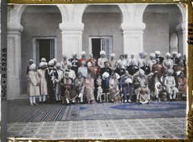 Image représentant Portait de groupe lors du jubilé célébrant les cinquante ans de règne du maharajah Jagatjit Singh - Première partie des festivités, réservée aux officiels britanniques et aux autres invités européens