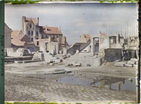 Image représentant Belgique, Dixmude, Aspect de la Grande Place et ruines de l'Hôtel de Ville