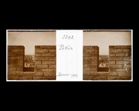 Image représentant Vue sur la ville chinoise à l'ouest depuis Zhengyangmen ("porte Face au Midi"), ou Qianmen ("porte Antérieure")