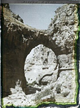 Image représentant Algérie, Constantine, Au fond des gorges, Le Pont naturel