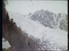 Image représentant France Les Alpes, Glacier des Bossons : Séracs du Glacier supérieur et la Montagne de la Côte