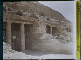 Image représentant Entrées des  null hypogées à colonnes  null protodoriques