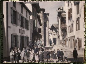Image représentant France, Ciboure, La rue Pocalette à la sortie de l'Ecole
