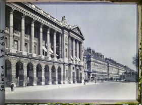 Image représentant La rue de Rivoli depuis la place de la Concorde