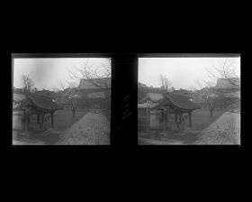 Image représentant Shiba-koen (parc de Shiba) : La cour du temple Zozoji