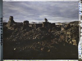 Image représentant Amas de ruines au soleil couchant