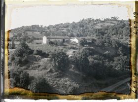 Image représentant Une ferme en montagne, à l'entrée des gorges de l'Oued-el-Kebir