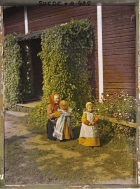 Image représentant Mère en compagnie de ses enfants