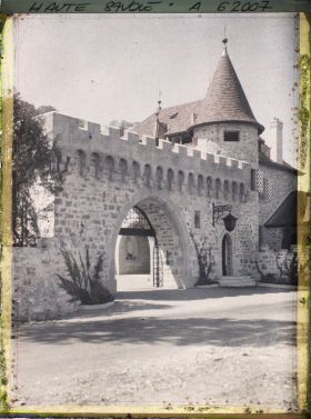 Image représentant Entrée du château de Tourronde