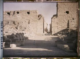 Image représentant Entrée ouest du temple d'Amon-Râ